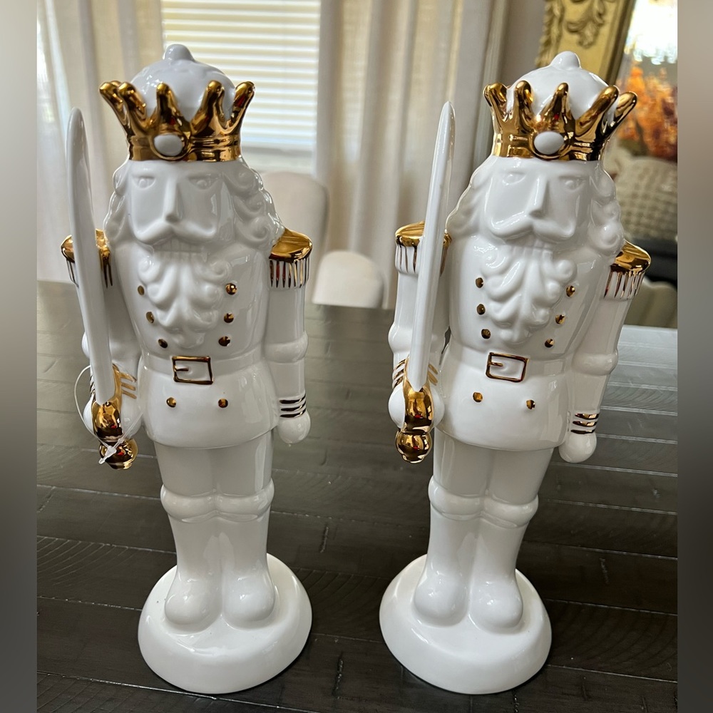 Nut crackers
